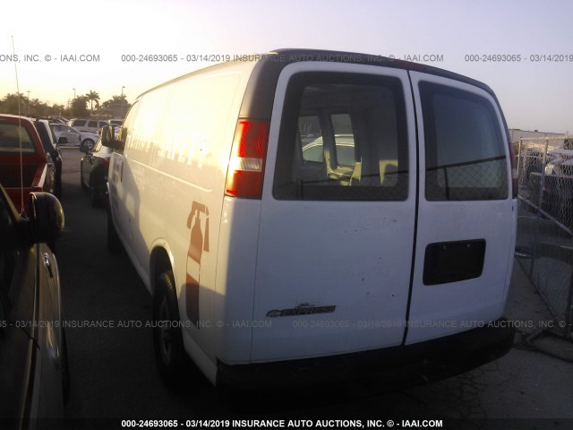 1GCFG15X771172631 - 2007 CHEVROLET EXPRESS G1500  WHITE photo 3