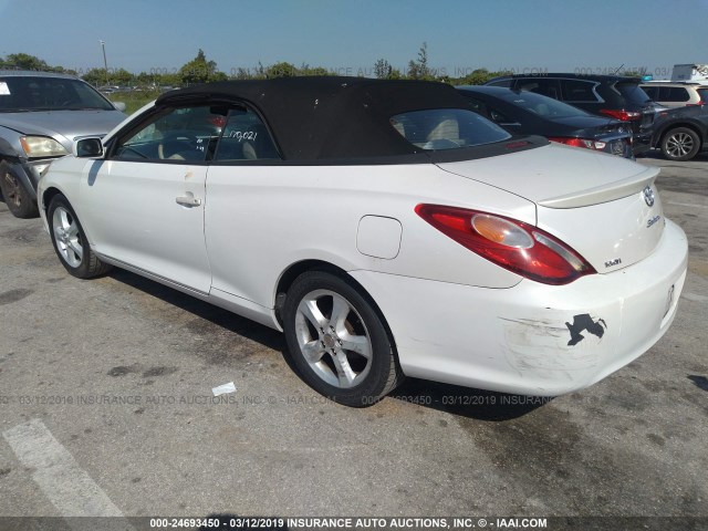 4T1FA38P05U055781 - 2005 TOYOTA CAMRY SOLARA SE/SLE WHITE photo 3