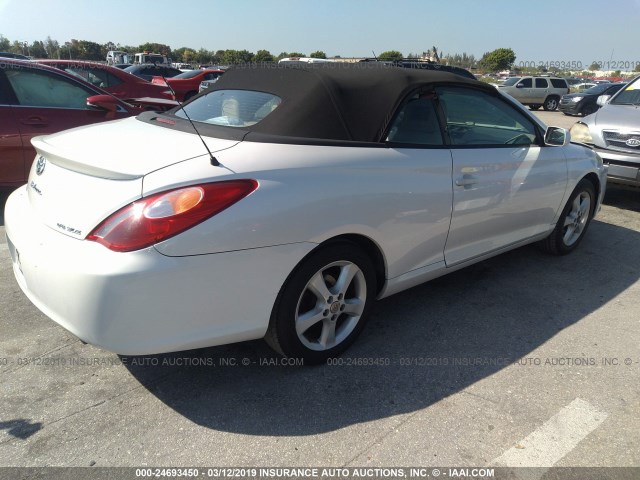 4T1FA38P05U055781 - 2005 TOYOTA CAMRY SOLARA SE/SLE WHITE photo 4