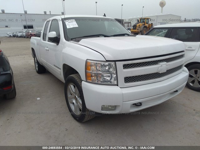 1GCEC19J68Z137790 - 2008 CHEVROLET SILVERADO C1500 WHITE photo 1