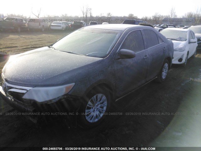 4T4BF1FK2CR225816 - 2012 TOYOTA CAMRY SE/LE/XLE GRAY photo 2