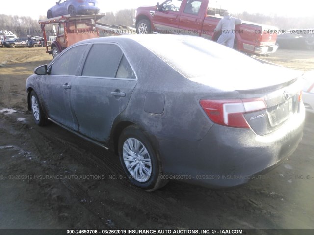 4T4BF1FK2CR225816 - 2012 TOYOTA CAMRY SE/LE/XLE GRAY photo 3