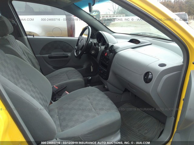 KL1TD62665B386321 - 2005 CHEVROLET AVEO LS YELLOW photo 5