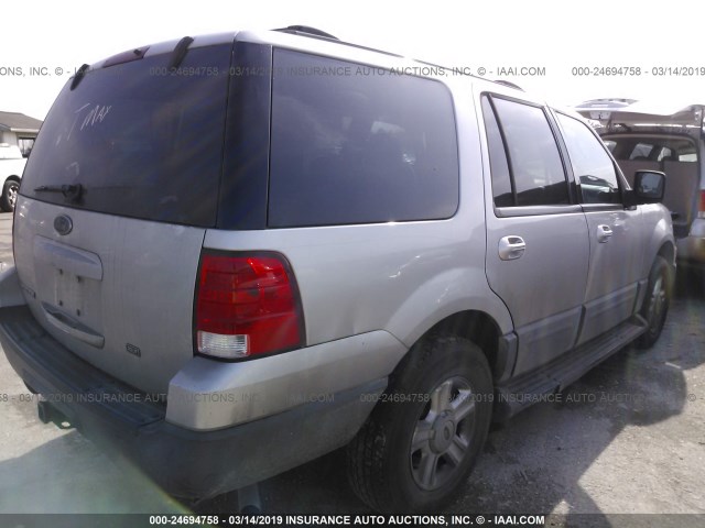 1FMFU15L24LA60305 - 2004 FORD EXPEDITION XLT SILVER photo 4