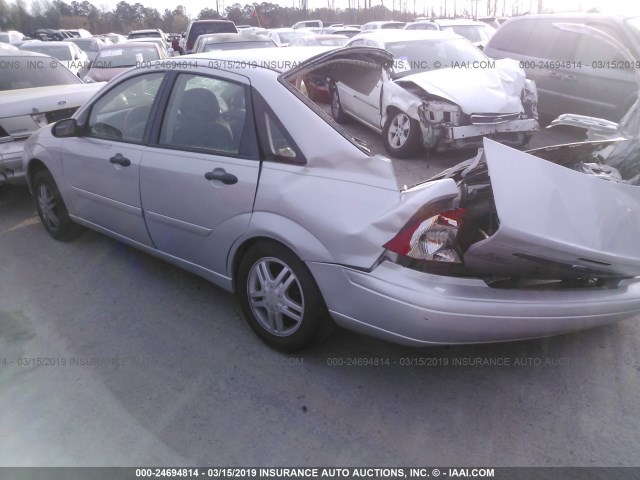 1FAFP34P43W227472 - 2003 FORD FOCUS SE/SE COMFORT/SE SPORT SILVER photo 3