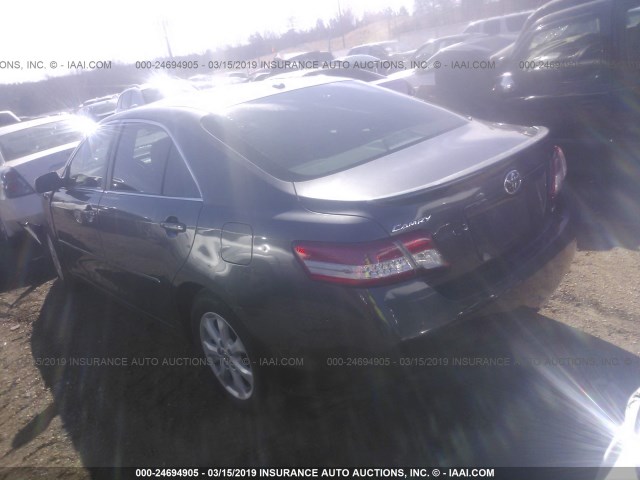 4T4BF3EK6AR080953 - 2010 TOYOTA CAMRY SE/LE/XLE GRAY photo 3