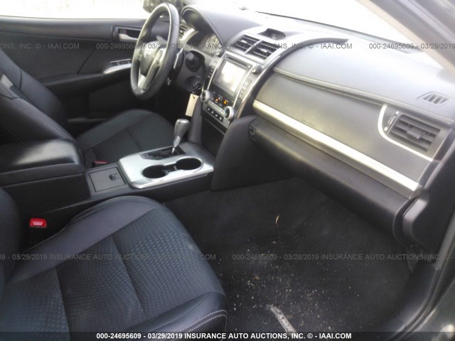 4T1BF1FK4EU451756 - 2014 TOYOTA CAMRY L/SE/LE/XLE 黑色 照片 5
