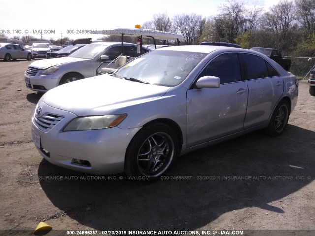 4T4BE46K57R010652 - 2007 TOYOTA CAMRY NEW GENERAT CE/LE/XLE/SE SILVER photo 2