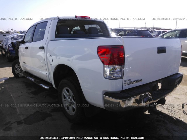 5TFEY5F11CX131333 - 2012 TOYOTA TUNDRA CREWMAX SR5 WHITE photo 3