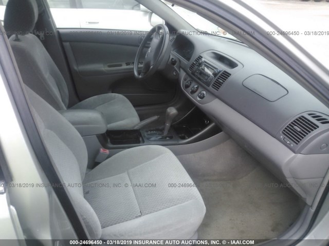 4T1BE32K93U129891 - 2003 TOYOTA CAMRY LE/XLE/SE GRAY photo 5