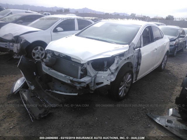 1G4PP5SK2F4153322 - 2015 BUICK VERANO WHITE photo 2