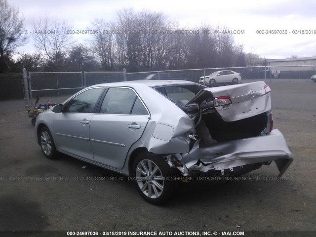 4T4BF1FK4DR324669 - 2013 TOYOTA CAMRY L/SE/LE/XLE SILVER photo 3