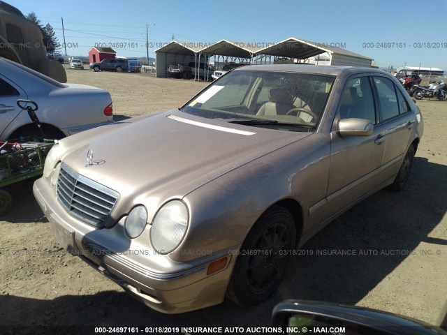 WDBJF65J3YB136743 - 2000 MERCEDES-BENZ E 320 GOLD photo 2