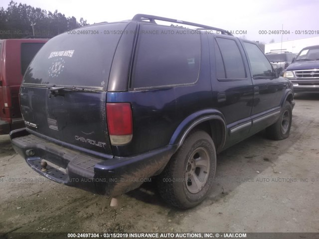 1GNCS13W612209852 - 2001 CHEVROLET BLAZER BLUE photo 4