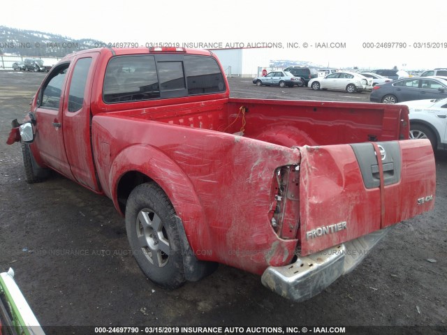 1N6AD06W16C448482 - 2006 NISSAN FRONTIER KING CAB LE/SE/OFF ROAD RED photo 3