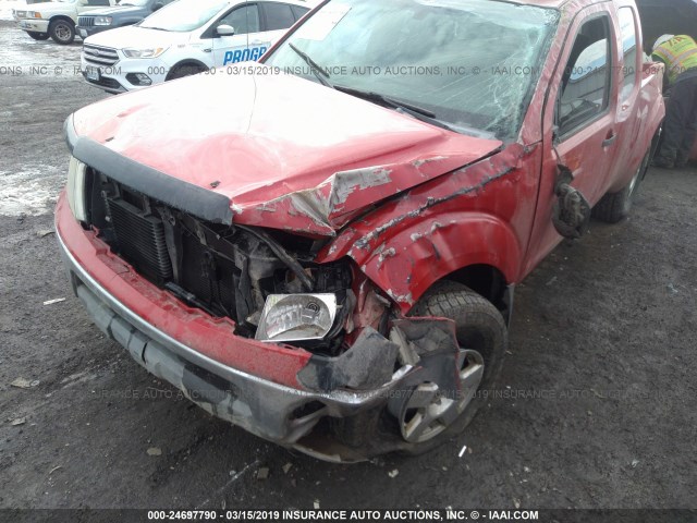 1N6AD06W16C448482 - 2006 NISSAN FRONTIER KING CAB LE/SE/OFF ROAD RED photo 6