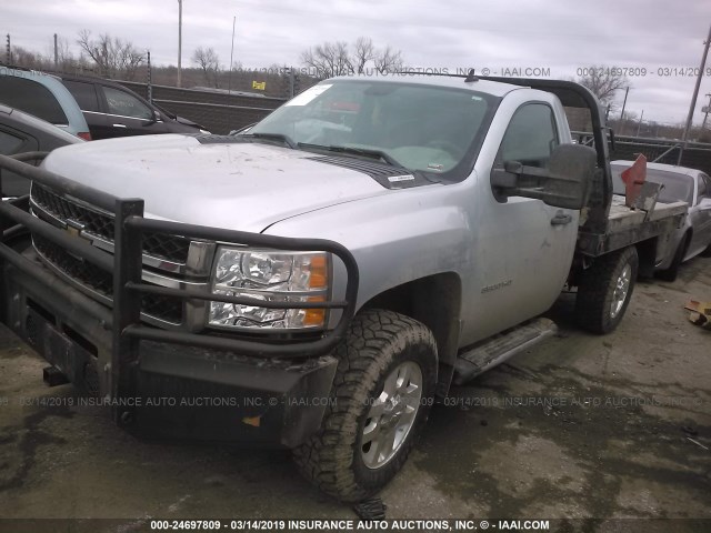 1GC3K0C81BZ326154 - 2011 CHEVROLET SILVERADO K3500 LT SILVER photo 2