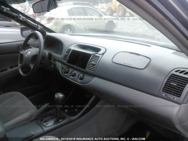 4T1BE32K23U781493 - 2003 TOYOTA CAMRY LE/XLE/SE GRAY photo 5