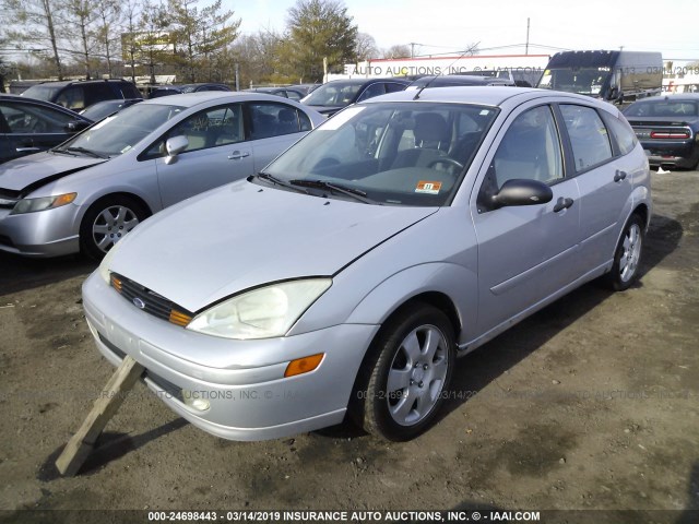 3FAFP37372R114111 - 2002 FORD FOCUS ZX5 SILVER photo 2