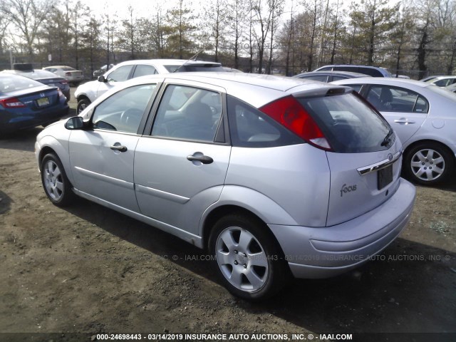 3FAFP37372R114111 - 2002 FORD FOCUS ZX5 SILVER photo 3