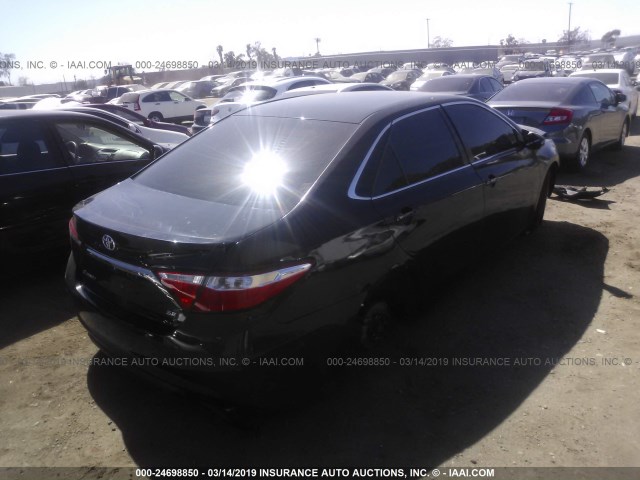 4T1BF1FK8FU043696 - 2015 TOYOTA CAMRY LE/XLE/SE/XSE BLACK photo 4