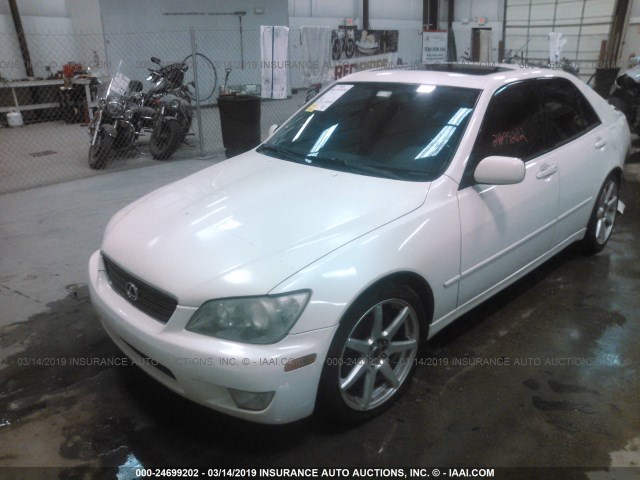 JTHBD182210007525 - 2001 LEXUS IS 300 WHITE photo 2