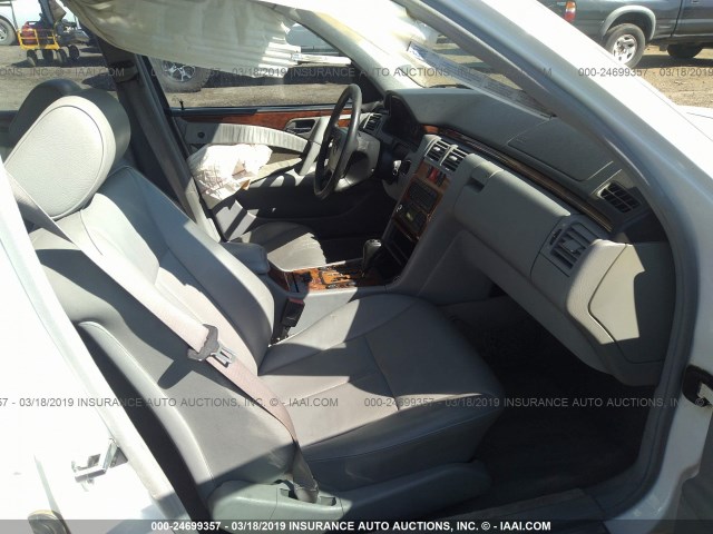 WDBJF65H2XA948651 - 1999 MERCEDES-BENZ E 320 WHITE photo 5