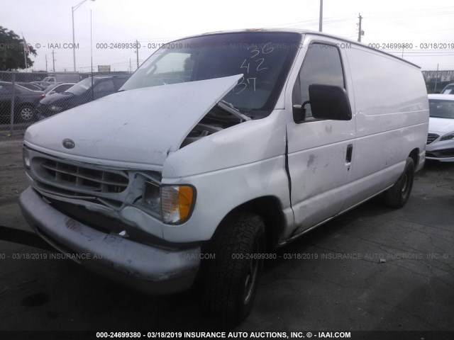 1FTRE142X2HB74236 - 2002 FORD ECONOLINE E150 VAN WHITE photo 2