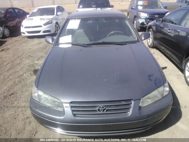 4T1BG22K1WU836170 - 1998 TOYOTA CAMRY CE/LE/XLE GRAY photo 6