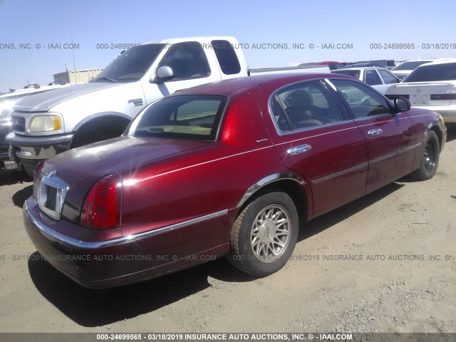 1LNFM82W3WY625318 - 1998 LINCOLN TOWN CAR SIGNATURE RED photo 4