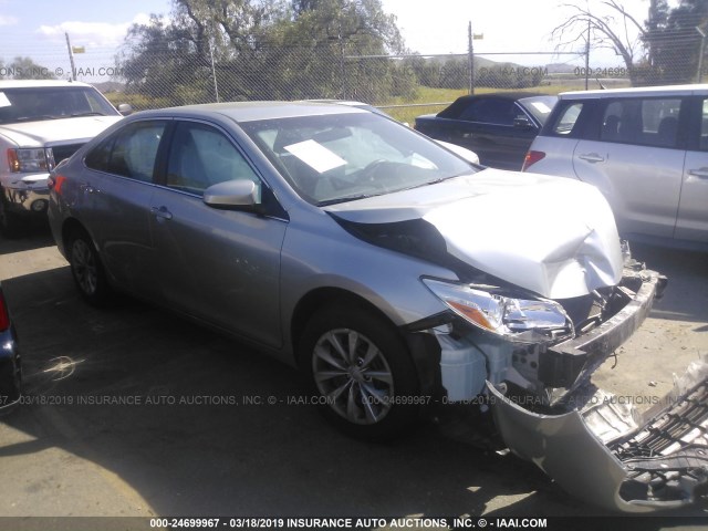 4T1BF1FK7GU564975 - 2016 TOYOTA CAMRY LE/XLE/SE/XSE SILVER photo 1