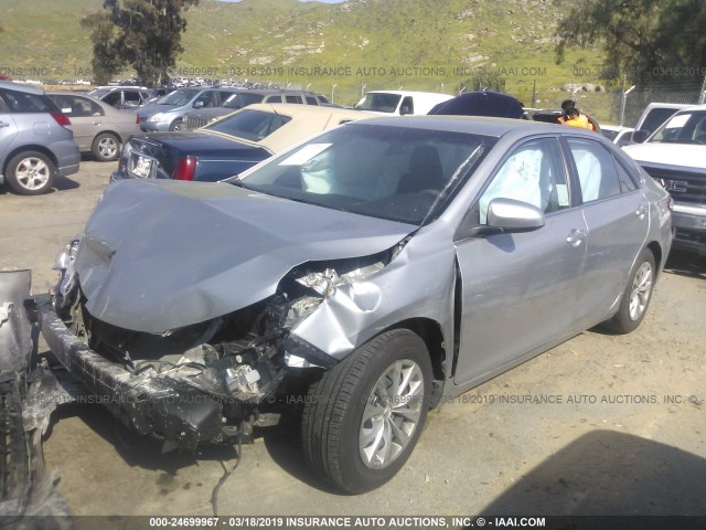 4T1BF1FK7GU564975 - 2016 TOYOTA CAMRY LE/XLE/SE/XSE SILVER photo 2