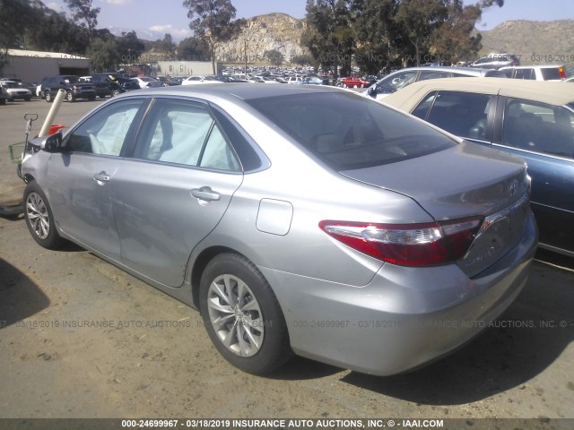 4T1BF1FK7GU564975 - 2016 TOYOTA CAMRY LE/XLE/SE/XSE SILVER photo 3