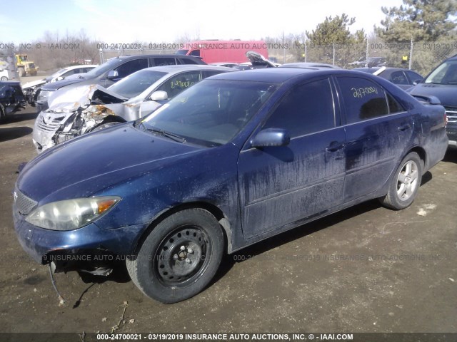 4T1BE32K45U017678 - 2005 TOYOTA CAMRY LE/XLE/SE BLUE photo 2