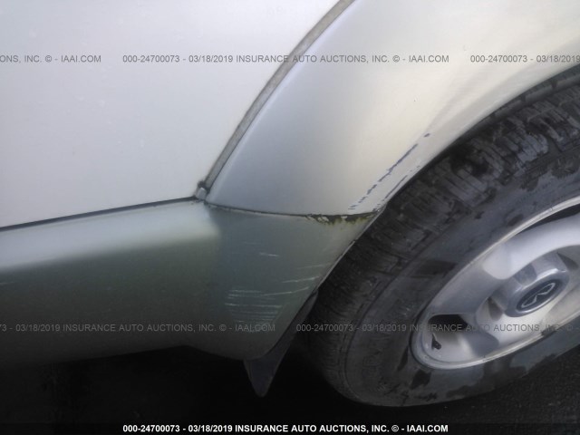 JNRAR05Y6WW037018 - 1998 INFINITI QX4 WHITE photo 6