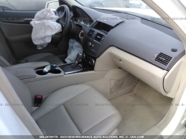 WDDGF8BBXAR111412 - 2010 MERCEDES-BENZ C 300 4MATIC WHITE photo 5