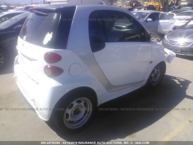 WMEEJ3BA8FK811313 - 2015 SMART FORTWO PURE/PASSION SILVER photo 4