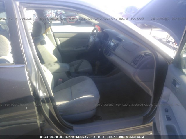4T1BE32K64U939383 - 2004 TOYOTA CAMRY LE/XLE/SE GRAY photo 5