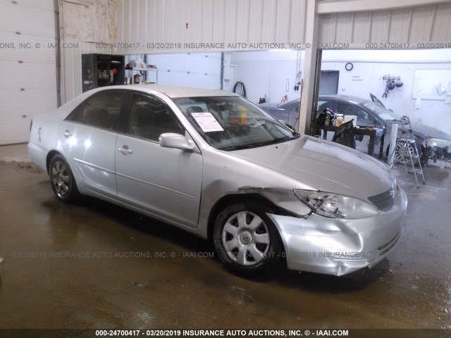 4T1BE32K23U724372 - 2003 TOYOTA CAMRY LE/XLE/SE SILVER photo 1