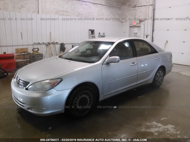 4T1BE32K23U724372 - 2003 TOYOTA CAMRY LE/XLE/SE SILVER photo 2