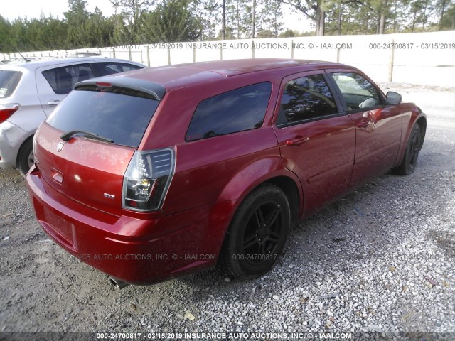 2D4FV48V05H571397 - 2005 DODGE MAGNUM SXT RED photo 4