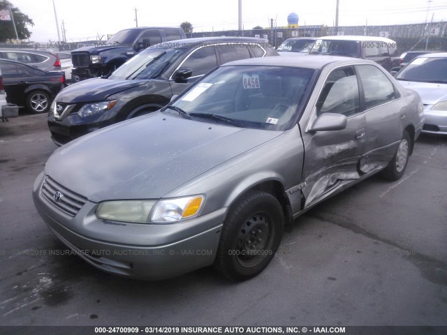 JT2BG22KXW0140749 - 1998 TOYOTA CAMRY CE/LE/XLE GRAY photo 2