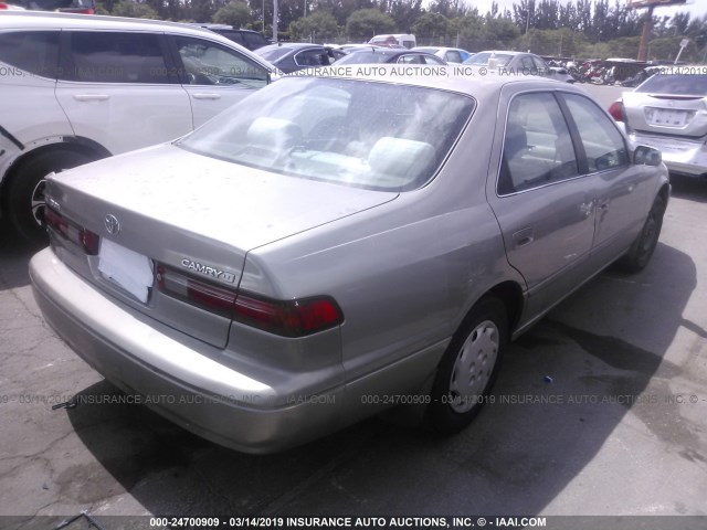 JT2BG22KXW0140749 - 1998 TOYOTA CAMRY CE/LE/XLE GRAY photo 4