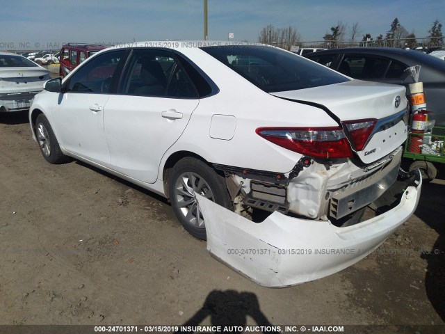 4T4BF1FK2GR542548 - 2016 TOYOTA CAMRY LE/XLE/SE/XSE WHITE photo 3