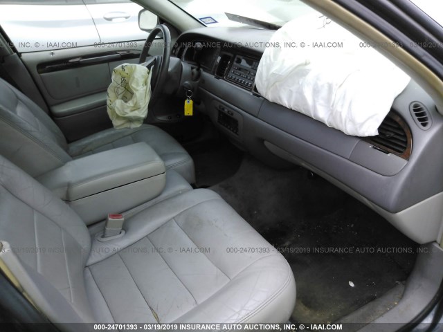 1LNHM81W91Y695456 - 2001 LINCOLN TOWN CAR EXECUTIVE GRAY photo 5