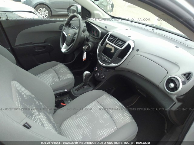 1G1JB5SH3J4113992 - 2018 CHEVROLET SONIC LS SILVER photo 5