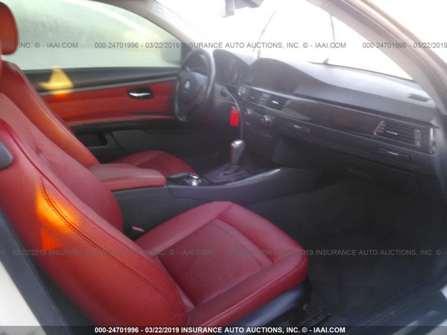 WBAKE5C50BE754971 - 2011 BMW 328 I SULEV WHITE photo 5