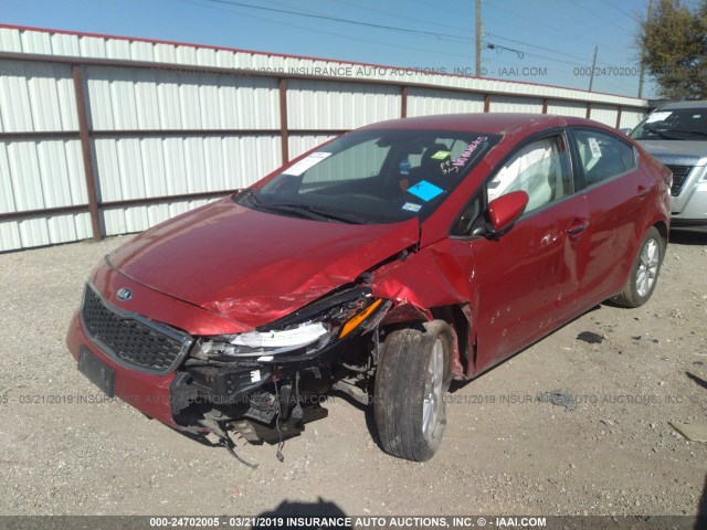 3KPFL4A71HE088192 - 2017 KIA FORTE LX/S RED photo 2