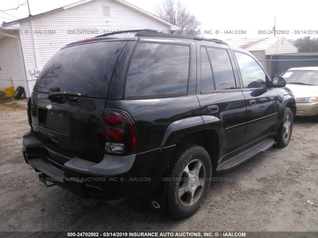 1GNDT13S672141902 - 2007 CHEVROLET TRAILBLAZER LS/LT BLACK photo 4