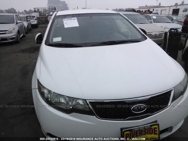 KNAFU4A26B5419155 - 2011 KIA FORTE EX WHITE photo 6